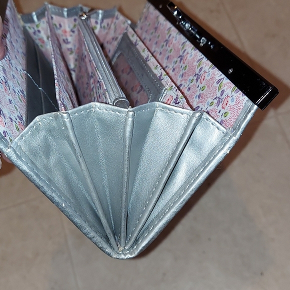 Anna Sui Wallet - Picture 3 of 8